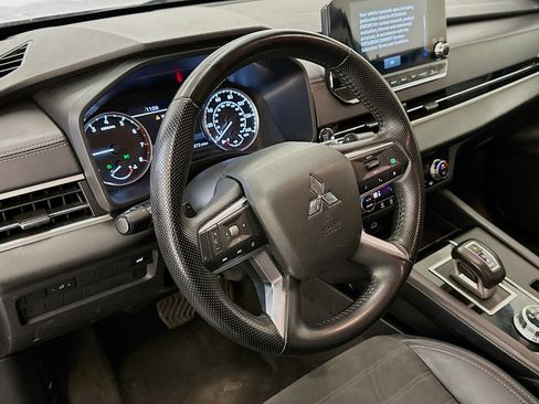 Used 2024 Mitsubishi Outlander SE image 18