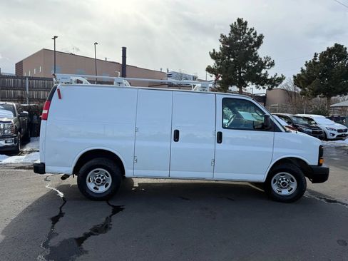 Used 2016 GMC Savana 2500 Van 3D image 8