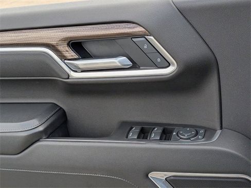 Used 2025 Chevrolet Silverado 1500 LT image 24