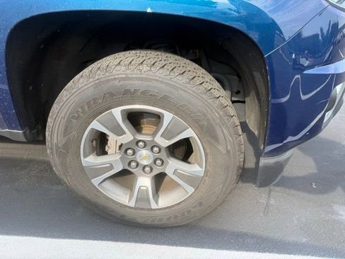Used 2020 Chevrolet Colorado Z71 AWD/4WD image 3