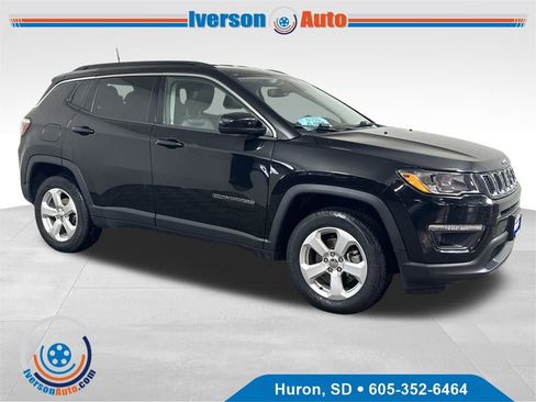 Used 2018 Jeep Compass Latitude w/ Cold Weather Group image 1