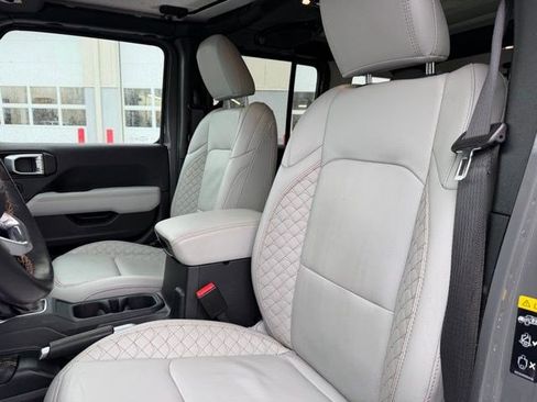 Used 2022 Jeep Wrangler Unlimited Sahara image 13