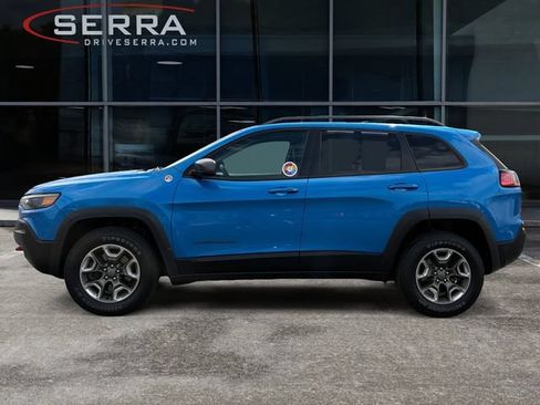 Used 2019 Jeep Cherokee Trailhawk w/ Cold Weather Group AWD/4WD image 2