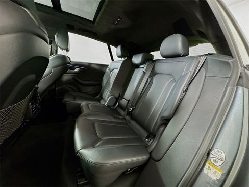 Used 2021 Audi Q8 Prestige w/ Prestige Package image 17