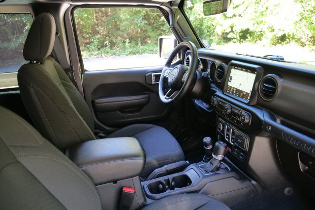 Used 2022 Jeep Wrangler Sport AWD/4WD image 34