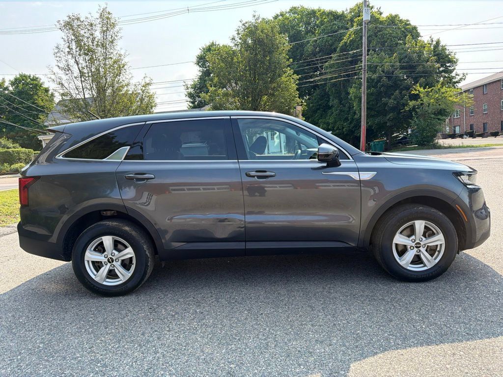 Certified 2023 Kia Sorento LX AWD/4WD image 6