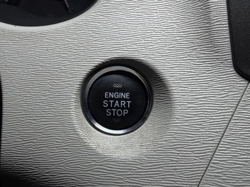 Used 2014 Toyota Sienna XLE FWD image 30