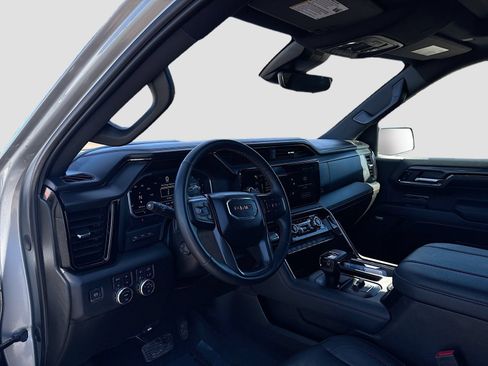 Used 2024 GMC Sierra 1500 AT4 w/ Technology Package AWD/4WD image 9