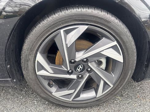 Used 2025 Hyundai Elantra SEL image 13