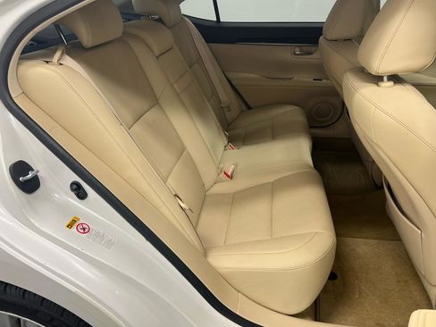 Used 2015 Lexus ES 350 w/ Premium Package image 16