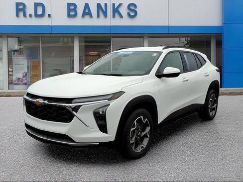 Certified 2024 Chevrolet Trax LT w/ Driver Confidence Package image 1