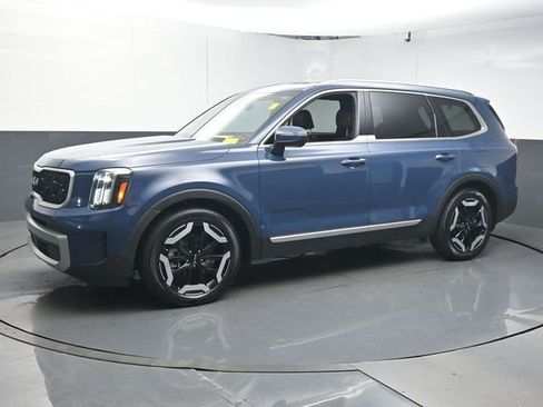 Used 2023 Kia Telluride EX image 4