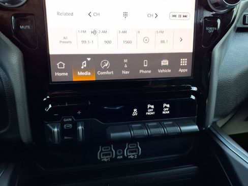 Used 2025 RAM 1500 Laramie w/ Laramie Southwest Edition AWD/4WD image 9