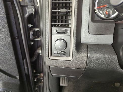 Used 2017 RAM 1500 Express w/ Express Value Package image 20