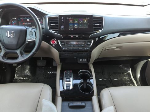 Used 2022 Honda Pilot Touring image 17