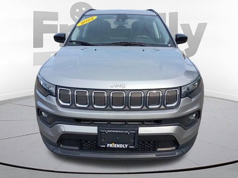 Used 2022 Jeep Compass Latitude w/ Convenience Group AWD/4WD image 2