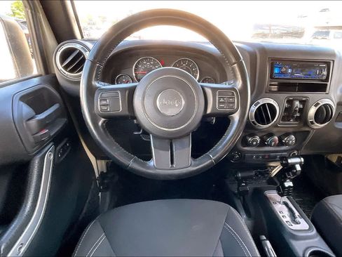 Used 2018 Jeep Wrangler Unlimited Sahara AWD/4WD image 14