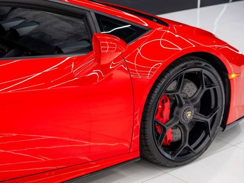 Used 2020 Lamborghini Huracan EVO image 9