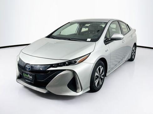 Used 2017 Toyota Prius Prime Premium FWD image 3
