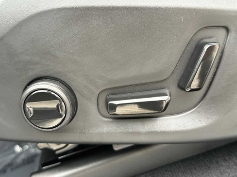 Used 2025 Volvo XC90 B5 Core image 23