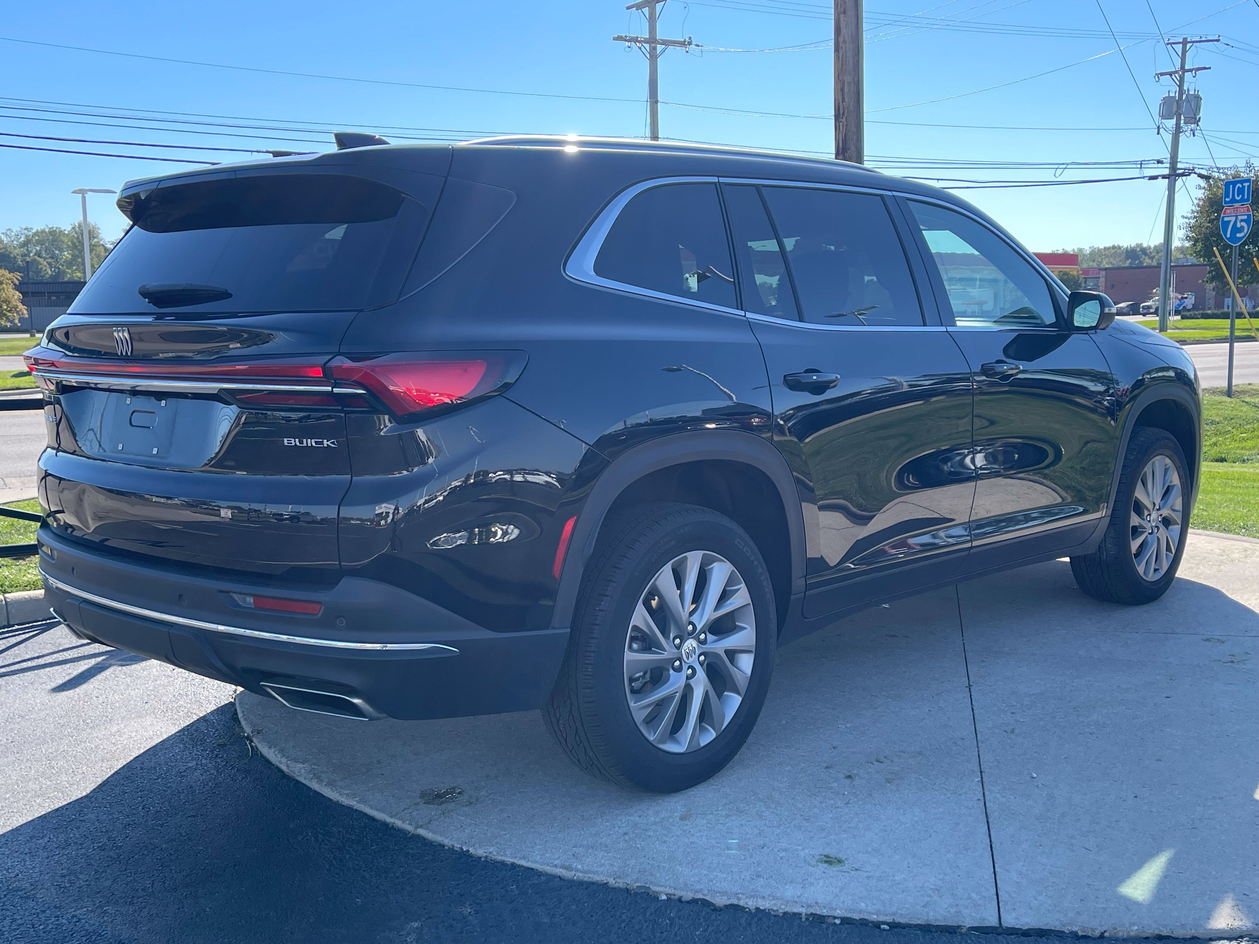 Used 2025 Buick Enclave Preferred FWD image 7