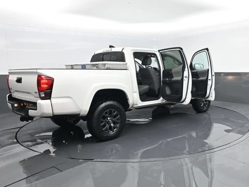 Used 2022 Toyota Tacoma SR5 w/ Technology Package AWD/4WD image 27