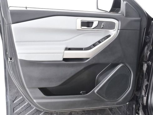 Used 2022 Ford Explorer XLT w/ Equipment Group 202A AWD/4WD image 26