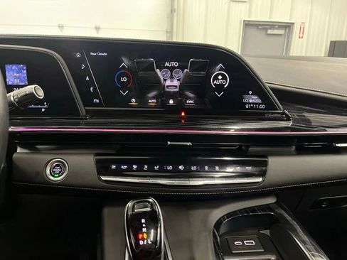 Used 2022 Cadillac Escalade ESV Sport AWD/4WD image 28