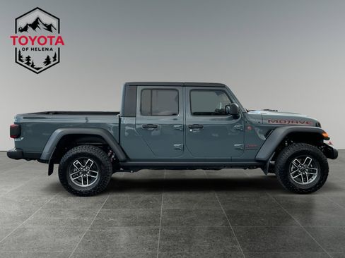Used 2025 Jeep Gladiator Mojave w/ Convenience Group image 6