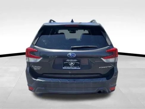 Used 2019 Subaru Forester Premium w/ All-Weather Package AWD/4WD image 6