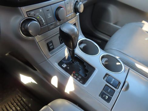 Used 2013 Toyota Highlander SE image 26