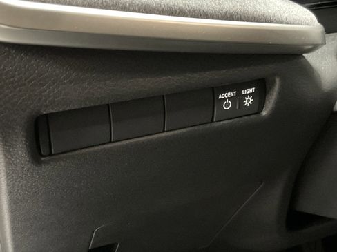 Used 2026 Nissan Kicks SV w/ SV Premium Package image 27