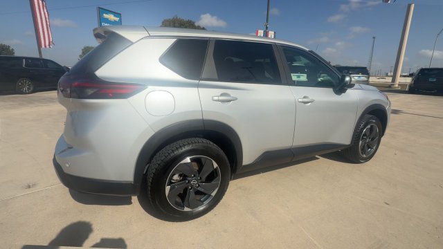 Used 2025 Nissan Rogue SV AWD/4WD image 8