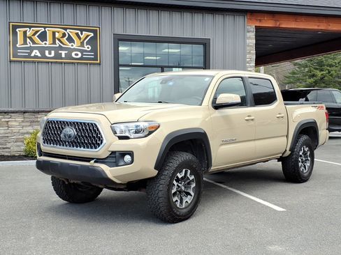 Used 2018 Toyota Tacoma TRD Off-Road w/ Technology Package AWD/4WD image 1