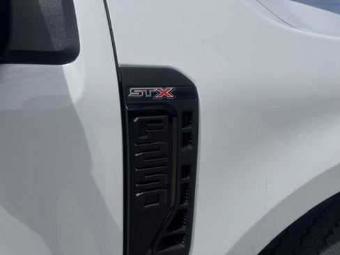 Used 2023 Ford F250 XL w/ STX Appearance Package AWD/4WD image 41