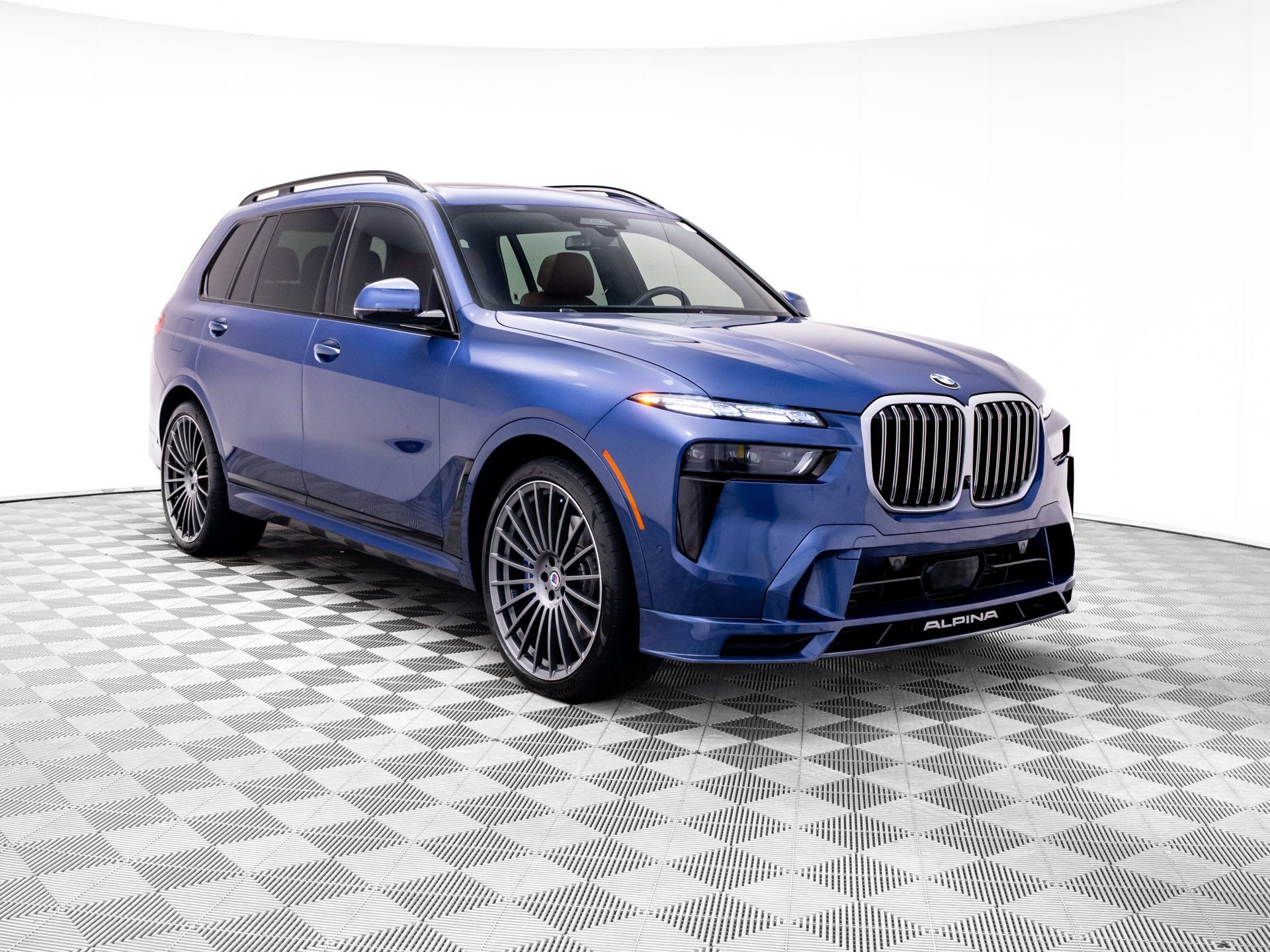 Used 2024 BMW ALPINA XB7 AWD/4WD image 8