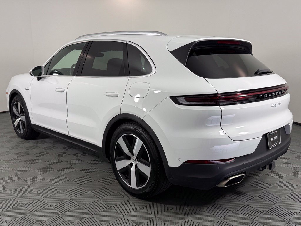 Certified 2026 Porsche Cayenne E-Hybrid AWD/4WD image 3
