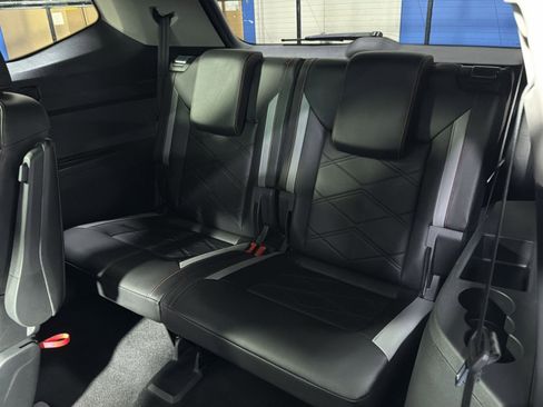 Used 2024 Volkswagen Atlas Peak Edition SEL AWD/4WD image 31