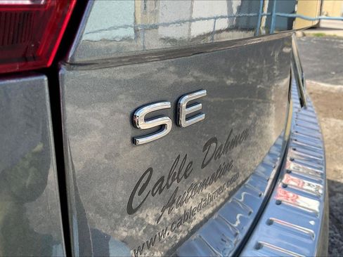 Used 2023 Volkswagen Tiguan SE w/ Panoramic Sunroof Package image 8