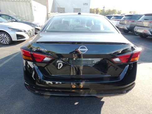 New 2025 Nissan Altima 2.5 SV image 4