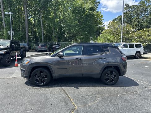 Used 2018 Jeep Compass Latitude w/ Popular Equipment Group FWD image 6