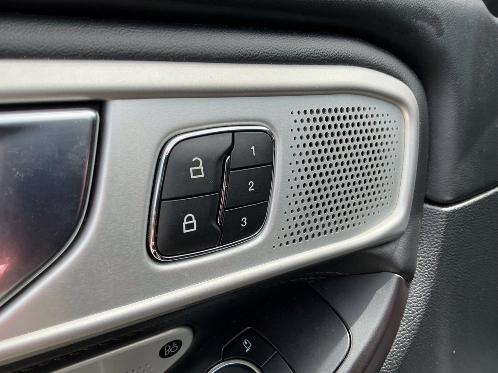 Used 2020 Ford Explorer Platinum w/ Premium Technology Package AWD/4WD image 29