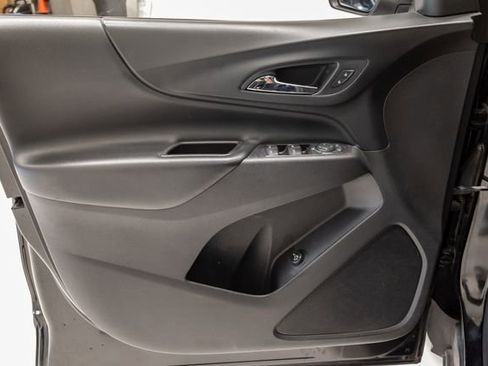 Used 2020 Chevrolet Equinox LT w/ Driver Convenience Package FWD image 8