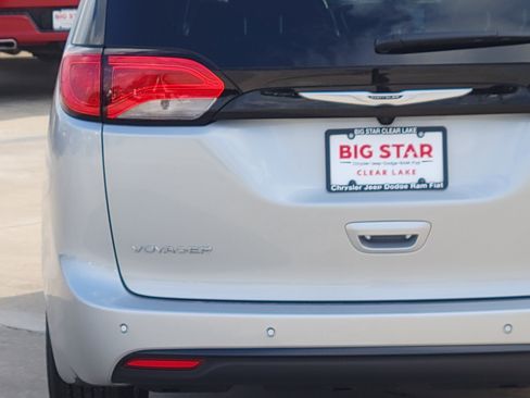 New 2026 Chrysler Voyager LX image 7