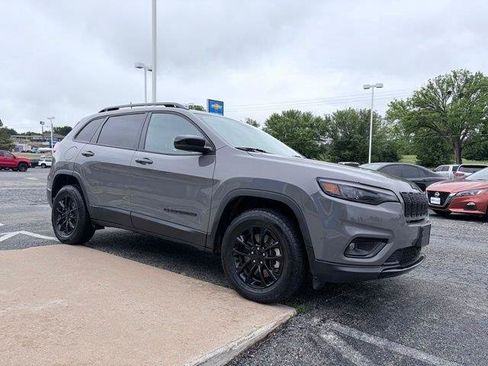 Used 2023 Jeep Cherokee Altitude Lux AWD/4WD image 4