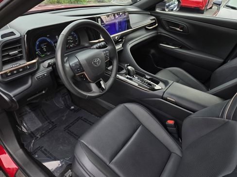 Used 2025 Toyota Crown Signia image 9