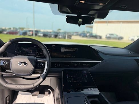 Used 2026 INFINITI QX80 4WD w/ Sport Exterior Package image 12