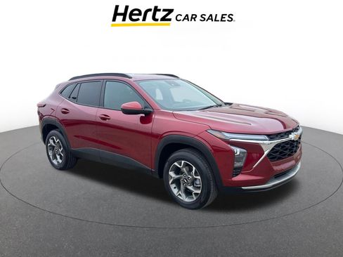 Used 2025 Chevrolet Trax LT image 1