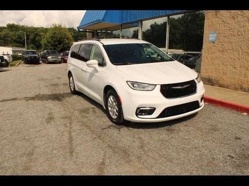 Used 2022 Chrysler Pacifica Touring-L FWD image 1