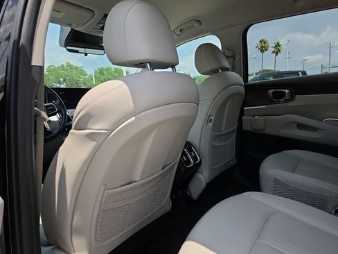 Used 2022 Kia Sorento S FWD image 10